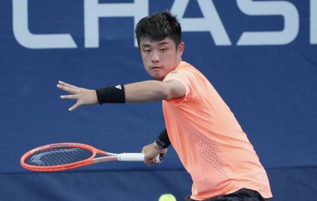 向阿尔瓦雷 向阿尔瓦雷